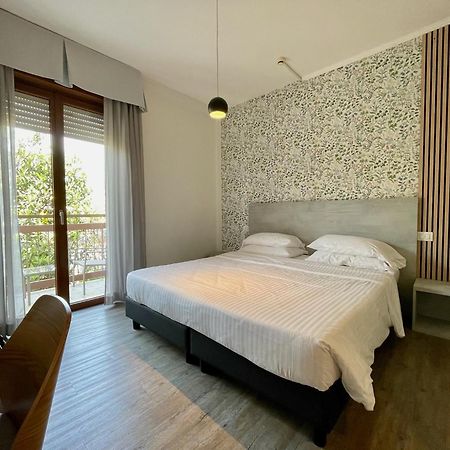 B City Hotel 巴多利诺 外观 照片