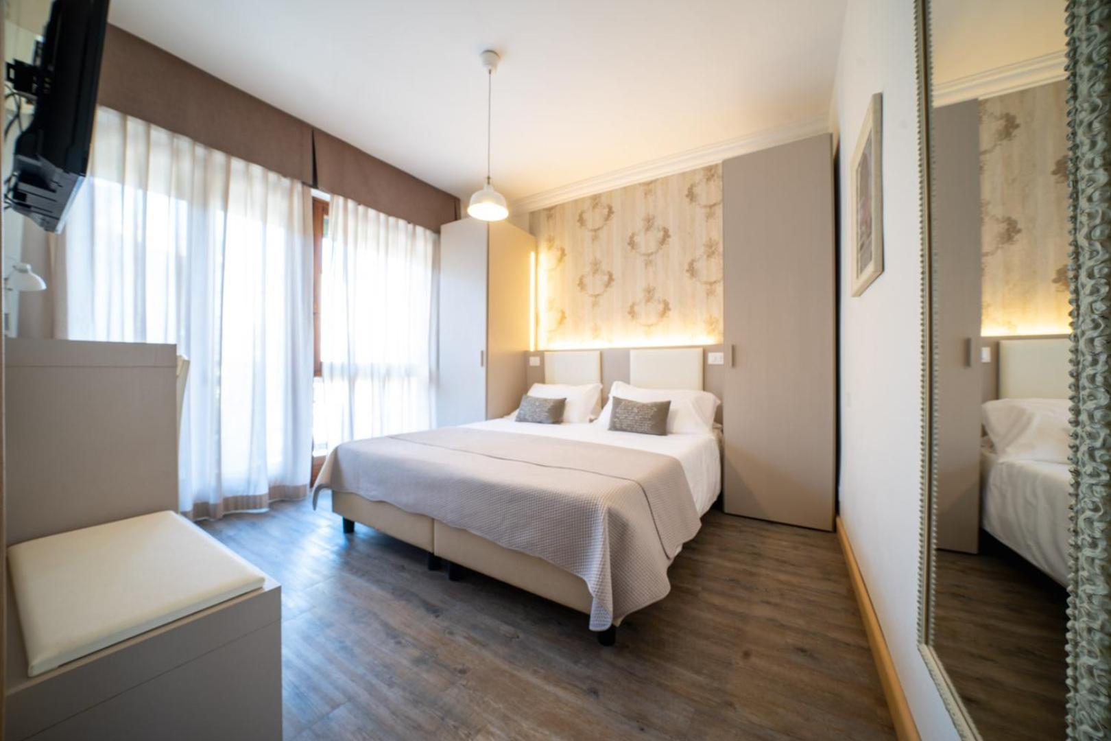 B City Hotel 巴多利诺 外观 照片