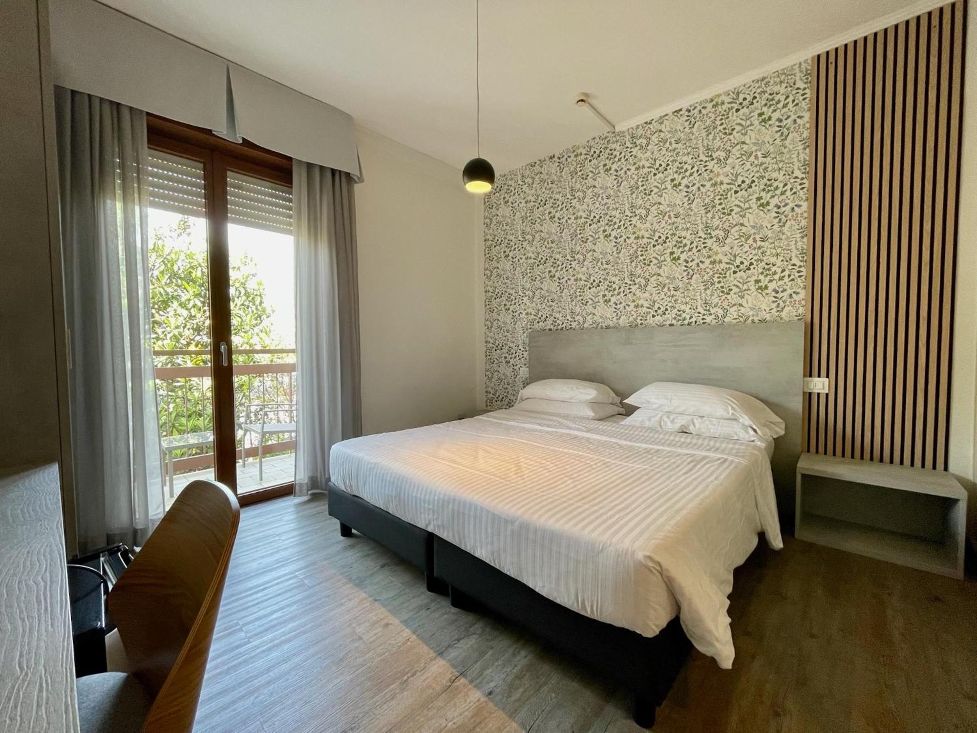 B City Hotel 巴多利诺 外观 照片