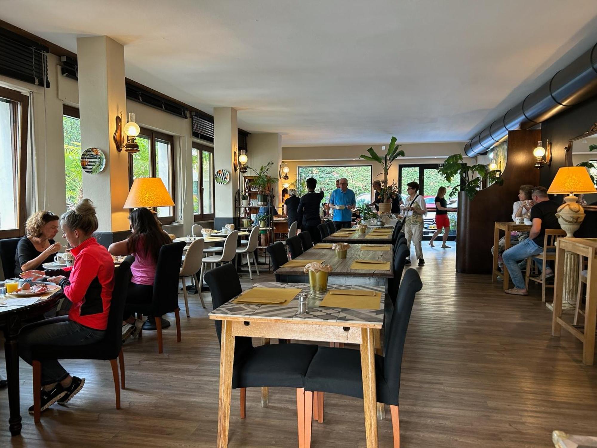 B City Hotel 巴多利诺 外观 照片