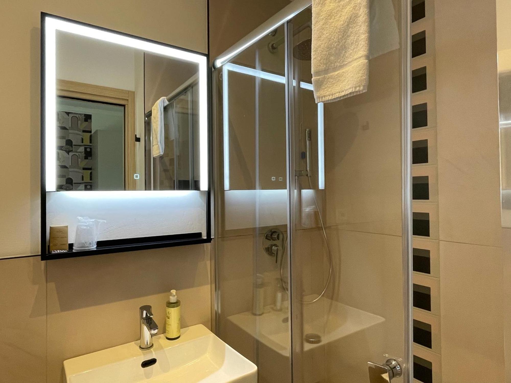 B City Hotel 巴多利诺 外观 照片