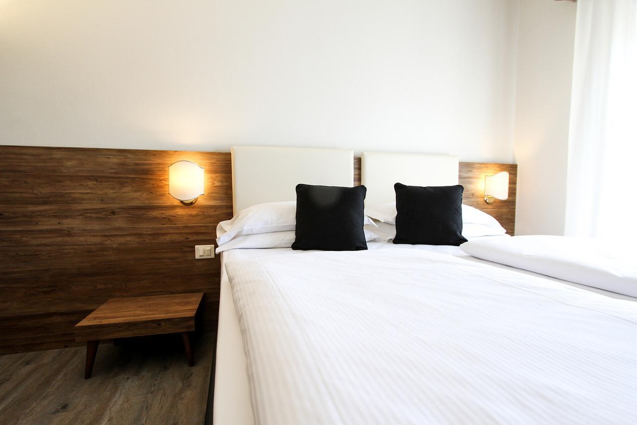 B City Hotel 巴多利诺 外观 照片