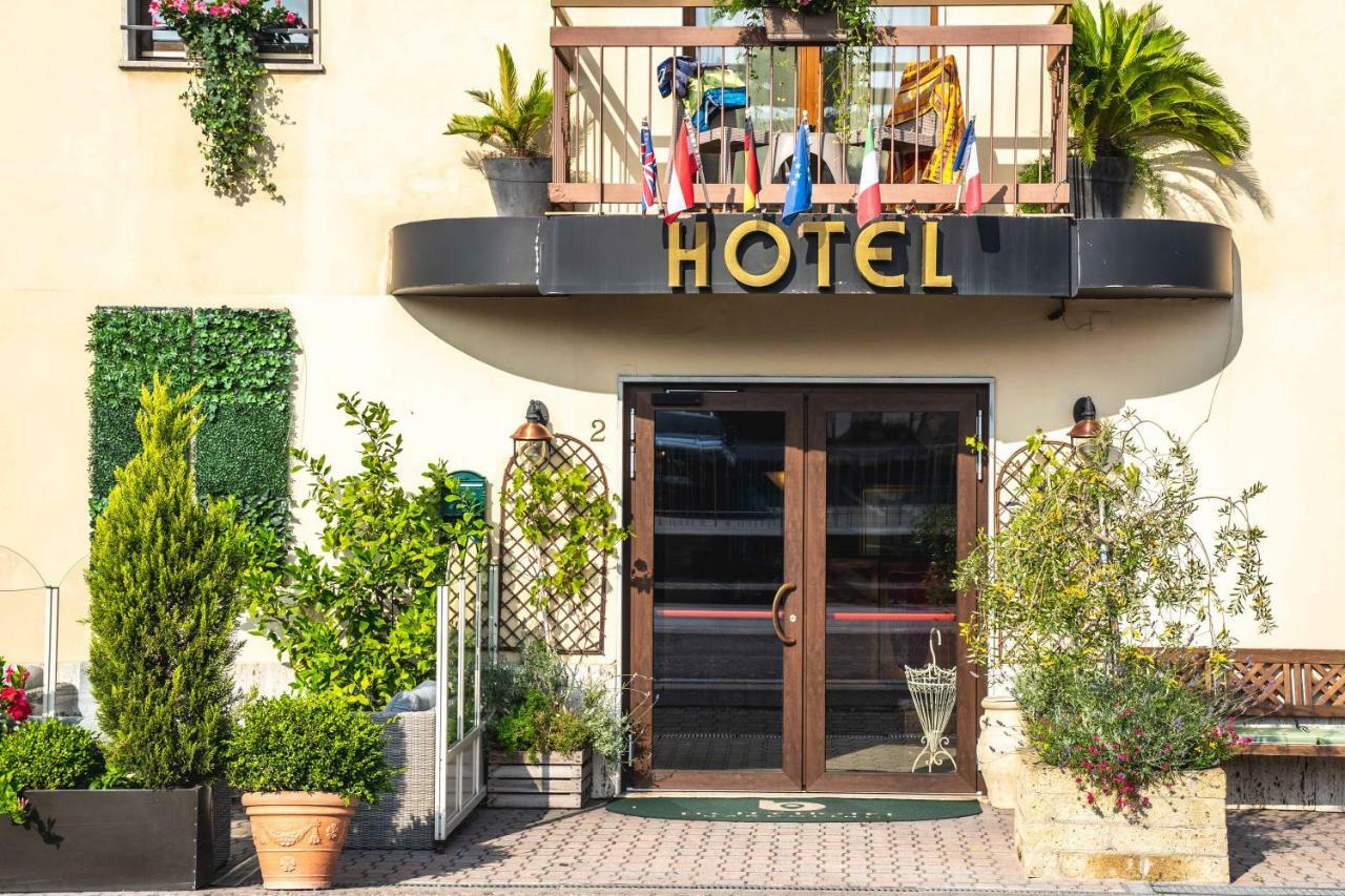 B City Hotel 巴多利诺 外观 照片